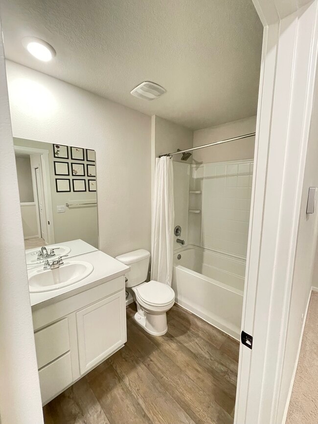 Building Photo - 6312 NE 61st Ave