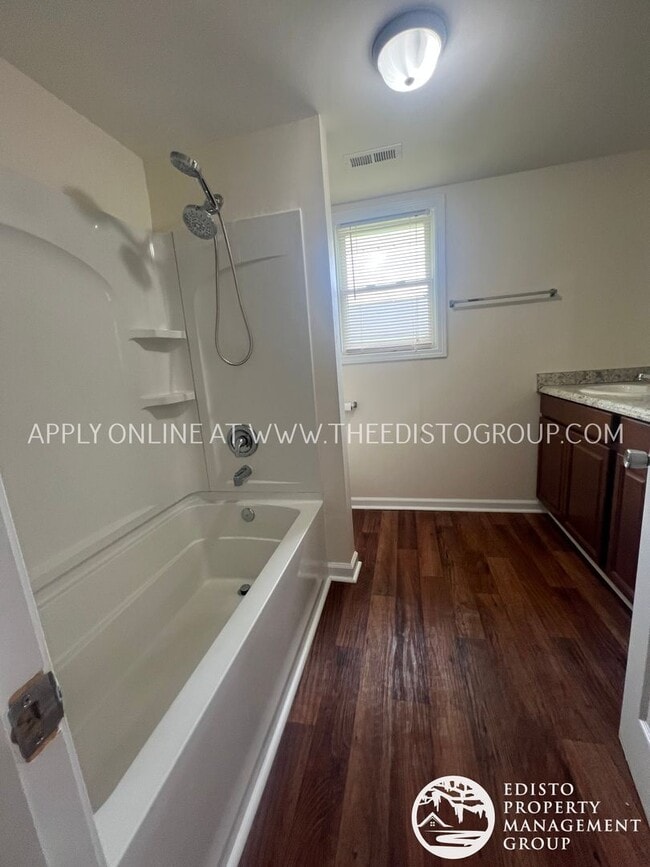 Building Photo - Charming 3BR Home with Screened Porch & Sp...