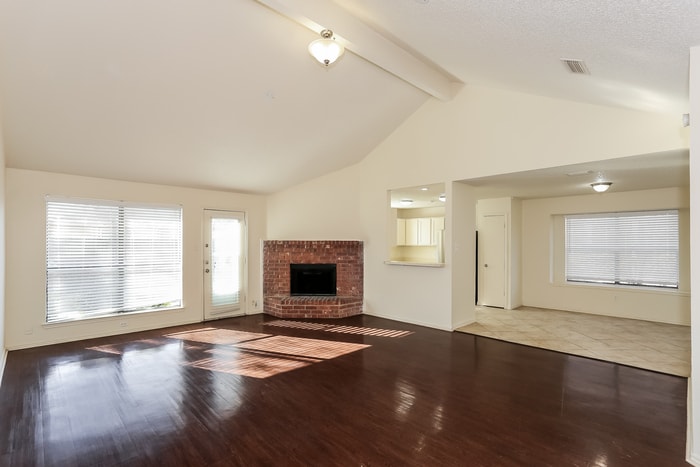 Building Photo - 827 Bentle Ct