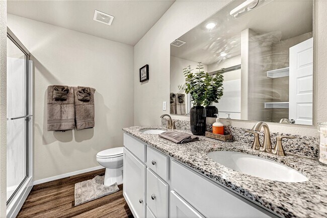 Building Photo - 103 W Gillian Ave