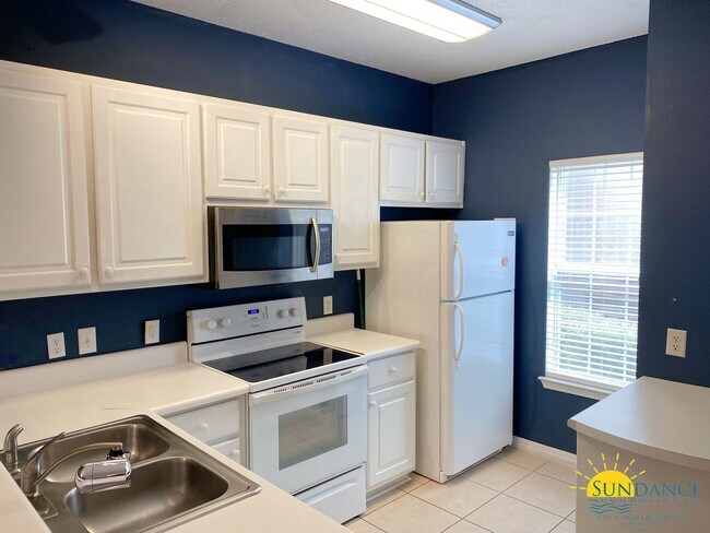 Building Photo - Stunning 3 Bedroom Villa in Navarre