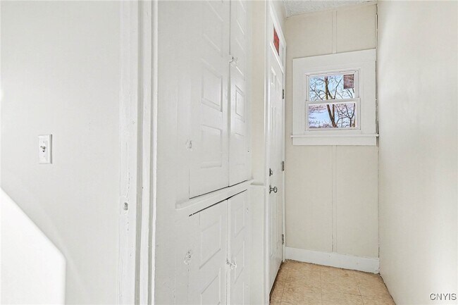 Building Photo - 302 Kellogg St