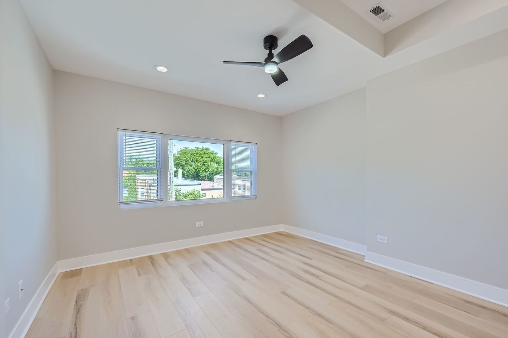 Building Photo - 4908 N Rockwell St