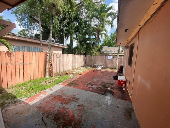 Building Photo - 2460 NW 15th St