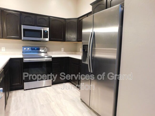 Building Photo - 2881 1/2 Cascade Avenue