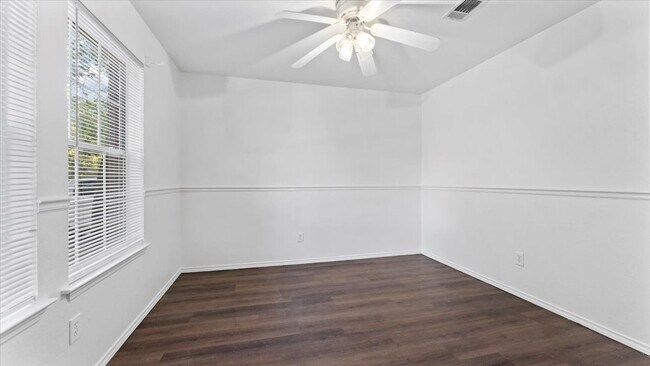 Building Photo - 111 N Misty Dawn Dr