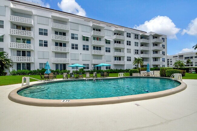 Building Photo - 2840 S Ocean Blvd