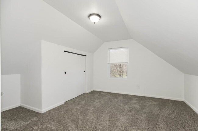 Building Photo - Charming 4-Bedroom Home in Kansas City, MO...