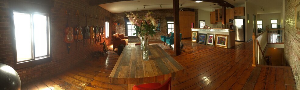 Building Photo - 12 Front St