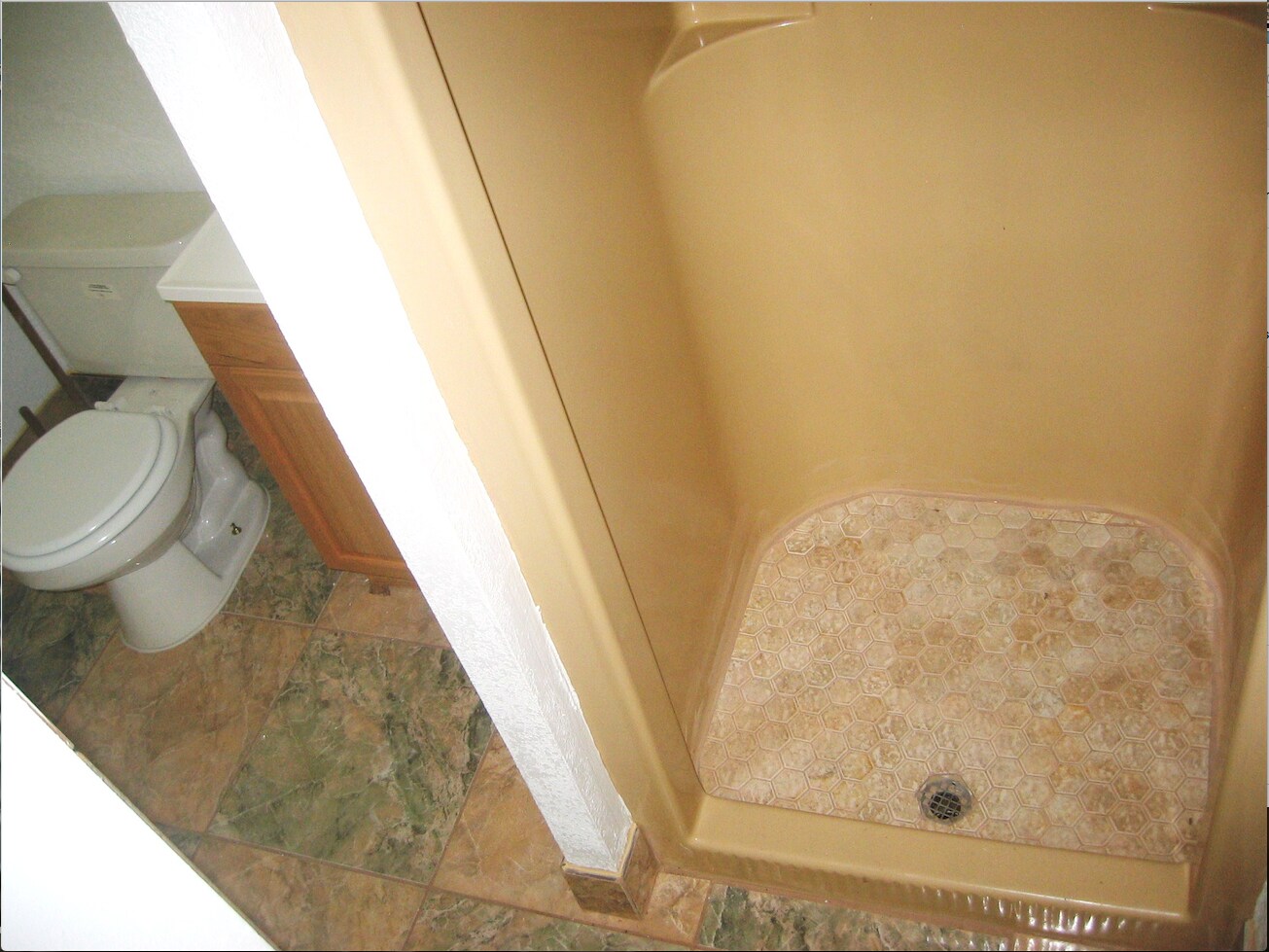 East Bedroom bath - 4210 SW 51st St