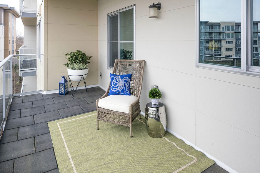 Building Photo - 11505 NE Yacht Harbor Dr