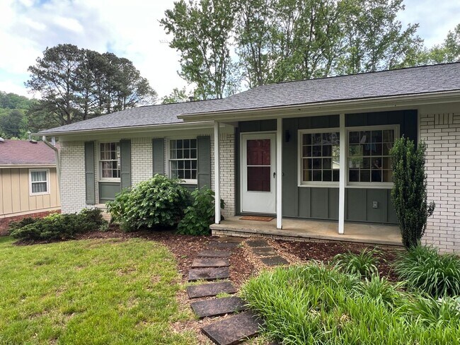 Building Photo - Unfurnished Beaverdam Home - All One Level