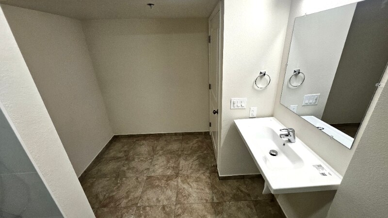 Building Photo - 5541 Fulcher Ave