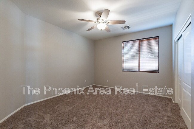 Building Photo - 2741 E Yellowstone Pl