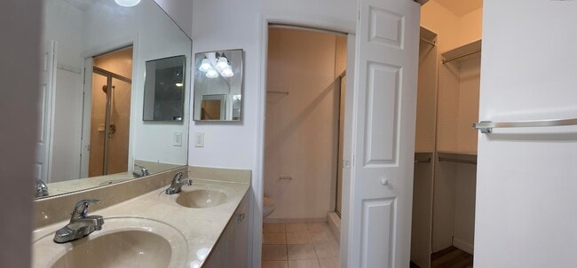 Building Photo - 10253 Vía Hibiscus