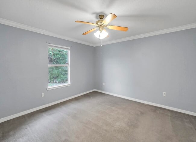 Building Photo - 5897 Saratoga Dr