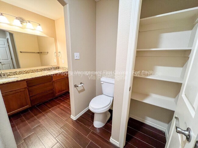 Building Photo - 420 Ridge Point Dr