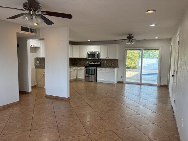 Building Photo - 3441 E Claire Dr