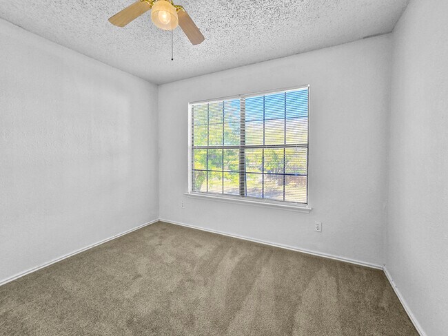 Building Photo - Cute 3-bedroom home in Keller ISD - Great location, fresh paint, new carpet and new appliances!