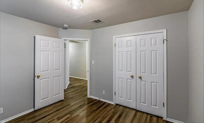 Building Photo - 702 Thrush Dr
