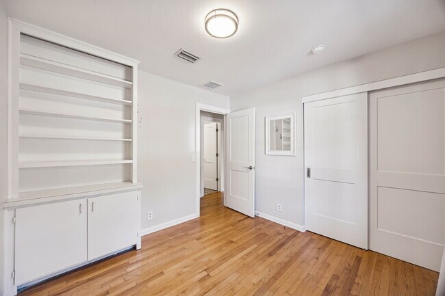 Building Photo - 2614 Gregor McGregor Blvd