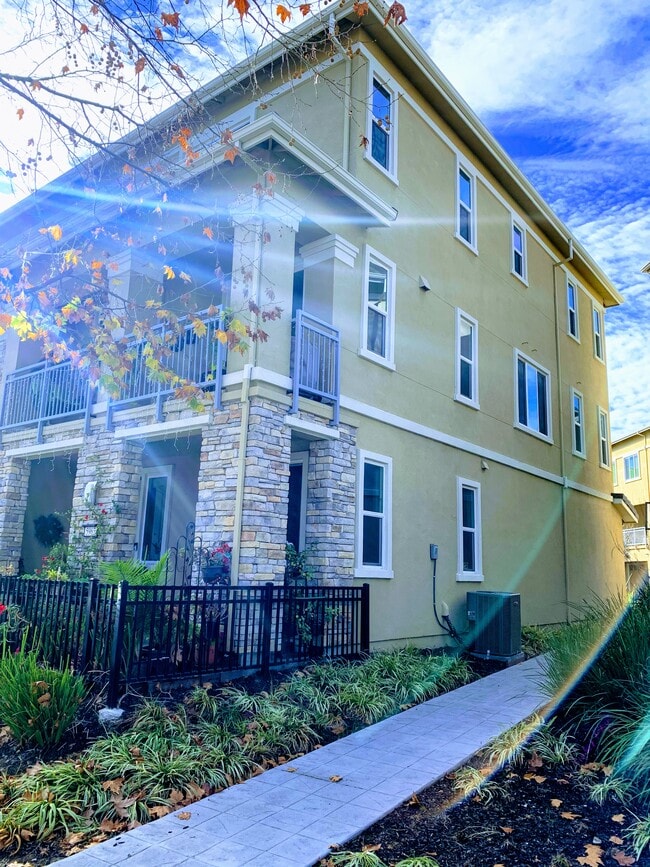 Building Photo - 5967 Raleigh Rd