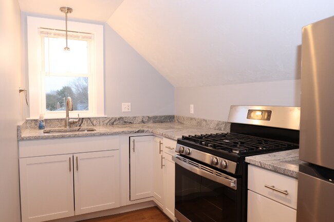 Building Photo - 73 Everett St