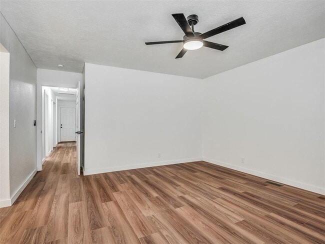 Building Photo - 1819 Lakehurst Dr