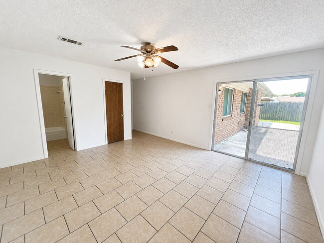 Building Photo - 2211 Wheeler Ave