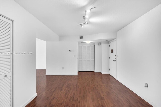 Building Photo - 2333 Brickell Ave