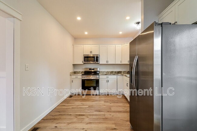 Building Photo - 1025 W 38th St