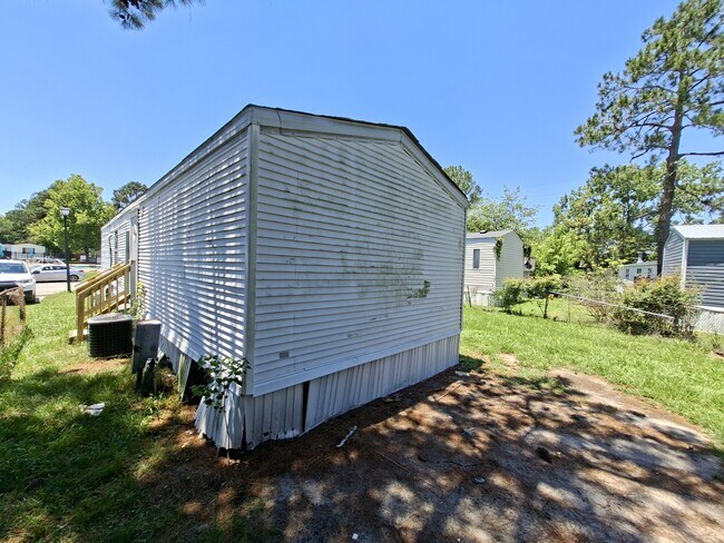 Building Photo - 1925 Bacons Bridge Rd