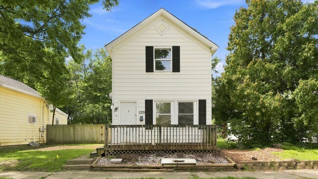 Building Photo - 1221 Wefel St