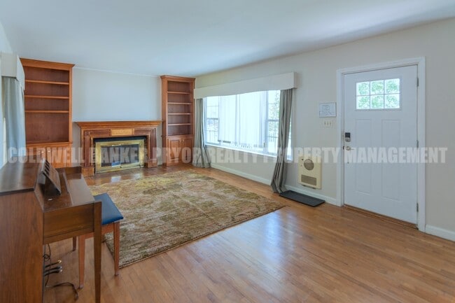 Building Photo - 4890 College Dr E