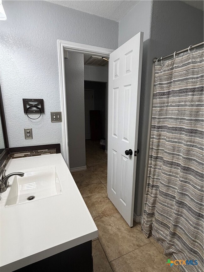 Building Photo - 484 Cordova Loop