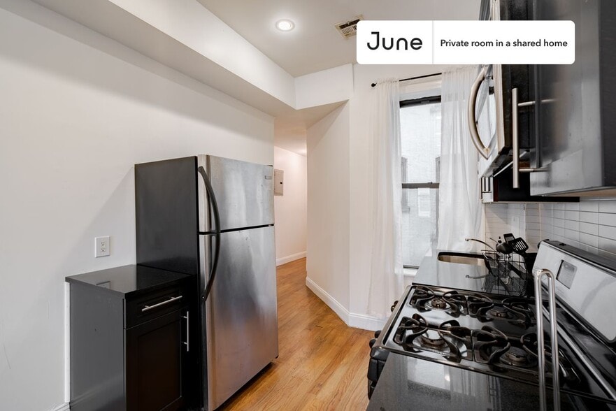 Building Photo - Room in Shared 4 bed/1 bath home in Crown Heights