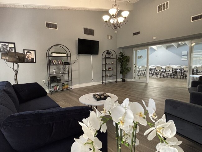 Building Photo - 2 Kimberly Ct