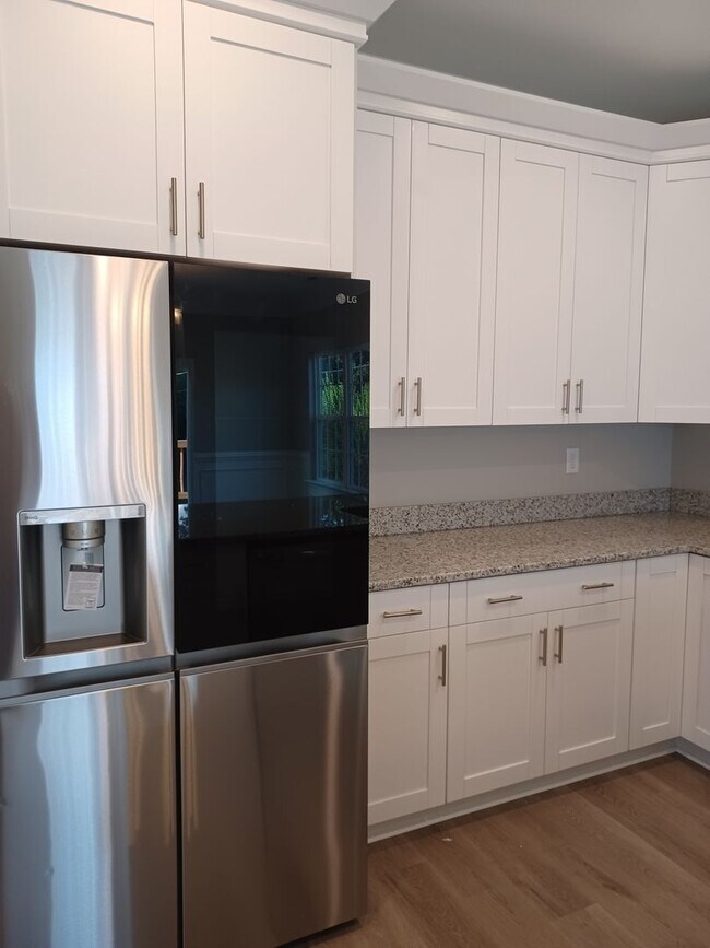 Building Photo - Newly Constructed 5 Bedroom Home in Hampton