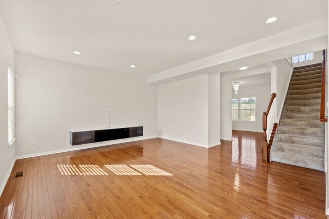 Building Photo - 232 Overlook Dr