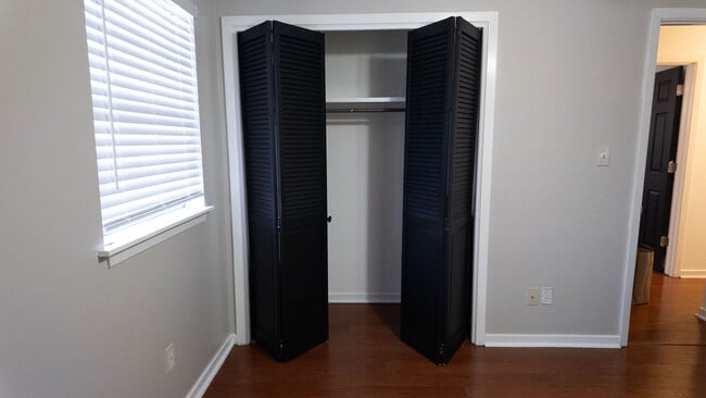 Bedroom 2 - 2558 Crestleigh Mnr