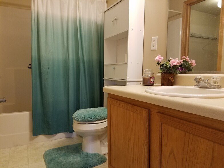 Building Photo - 2004 NW Ashton Ln