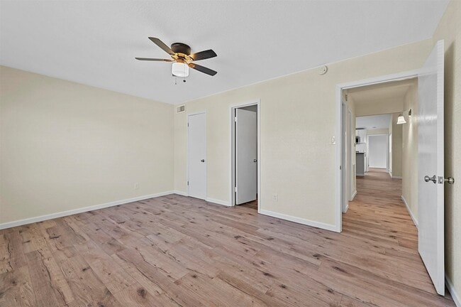 Building Photo - 6005 Dooley Dr