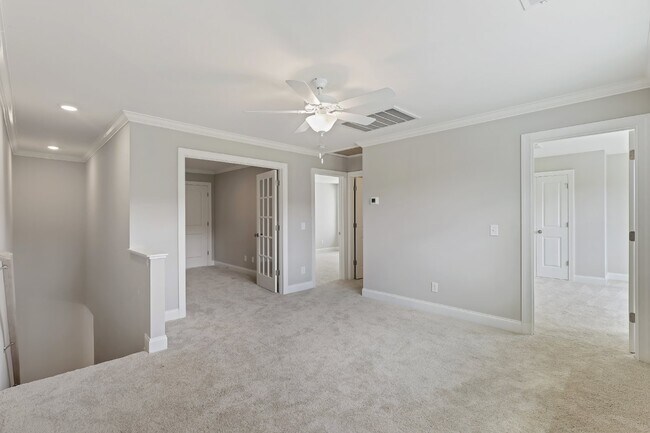 Building Photo - Spacious townhome with a wooded view! Spec...