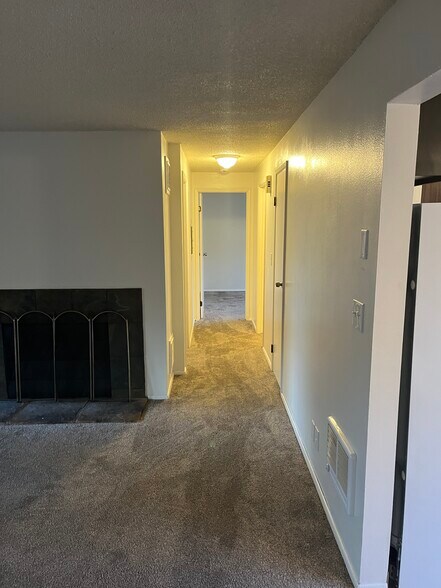 Building Photo - 567 Fairview St