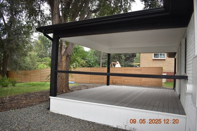 Building Photo - 4 bedroom / 3 bath / Beautifully Updated