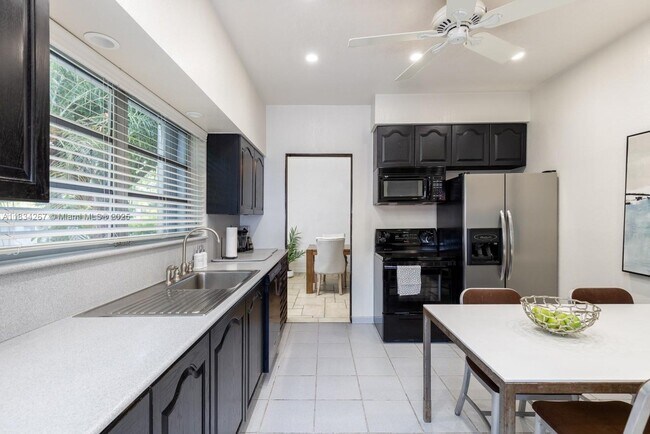 Building Photo - 1134 Harrison St