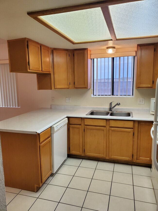 Building Photo - 2635 Calle de Mercado