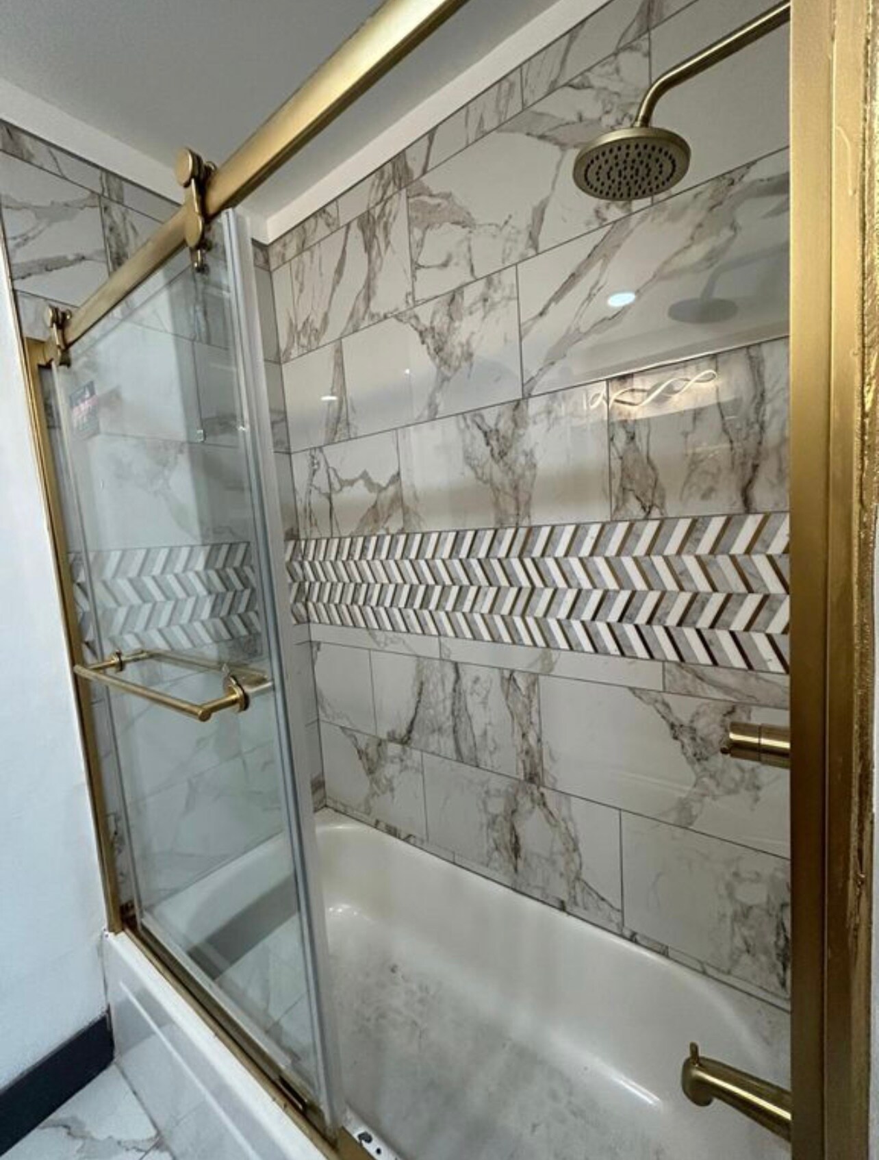 Building Photo - 142 Oak St