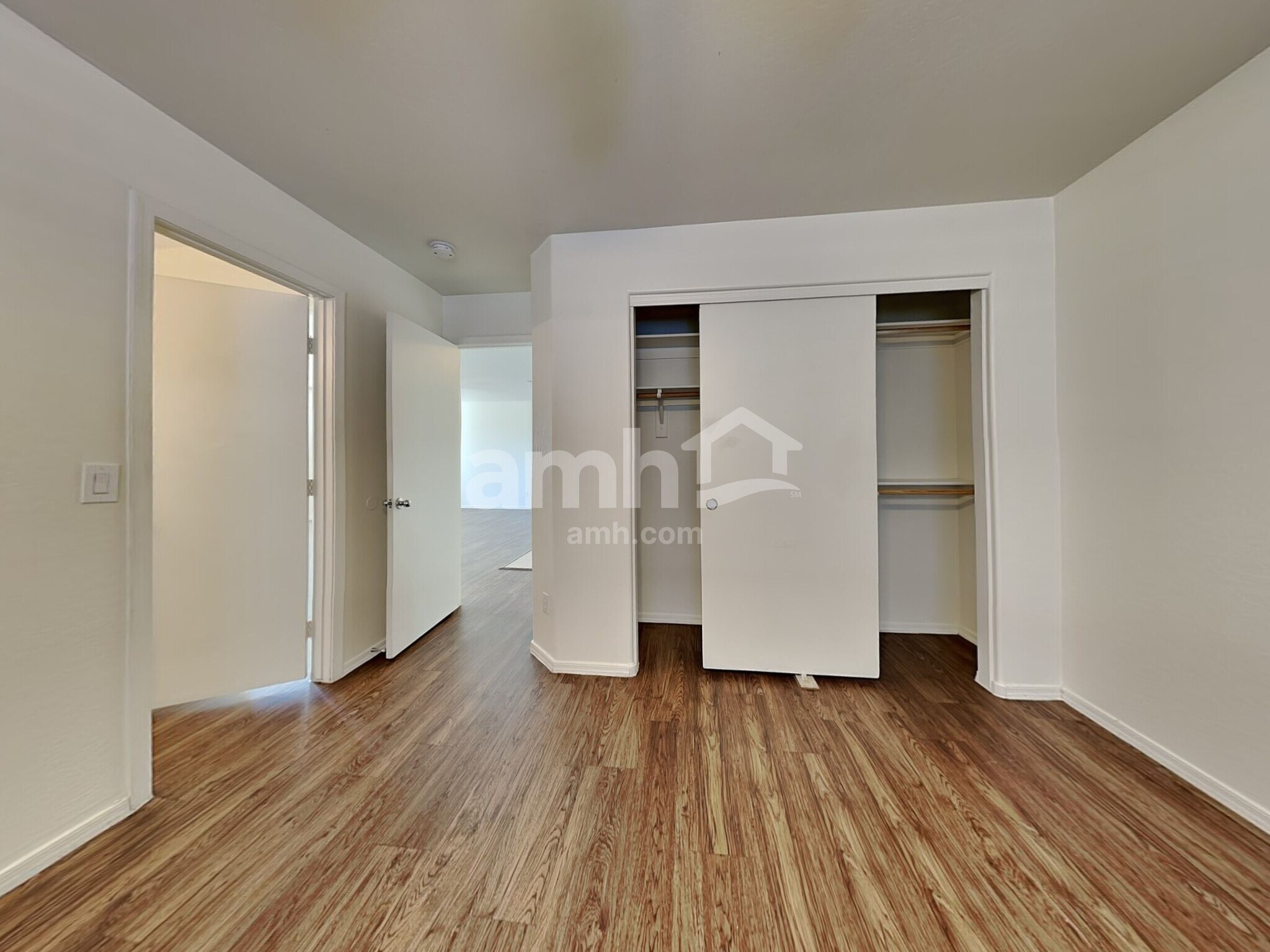 Building Photo - 6727 W Desert Ln