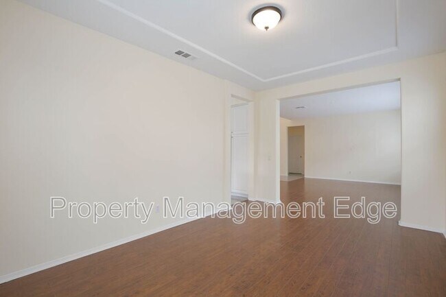 Building Photo - 32905 Northshire Cir